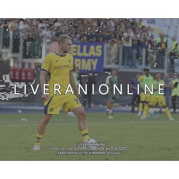 Victor Nelsson of Hellas Verona FC play the ball during AS Roma vs Hellas Verona FC, 5° Serie A Enilive 2025-26 game at Olimpic stadium in Roma (RM), Italy, on September 28, 2025. (Photo by Davide Casentini) AG ALDO LIVERANI SAS