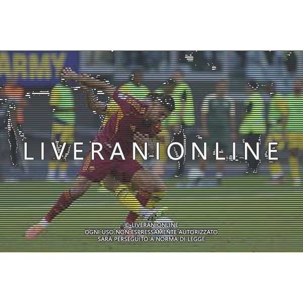 Lorenzo Pellegrini of AS Roma battle for the ball with Unai Nunez of Hellas Verona FC during AS Roma vs Hellas Verona FC, 5° Serie A Enilive 2025-26 game at Olimpic stadium in Roma (RM), Italy, on September 28, 2025. (Photo by Davide Casentini) AG ALDO LIVERANI SAS