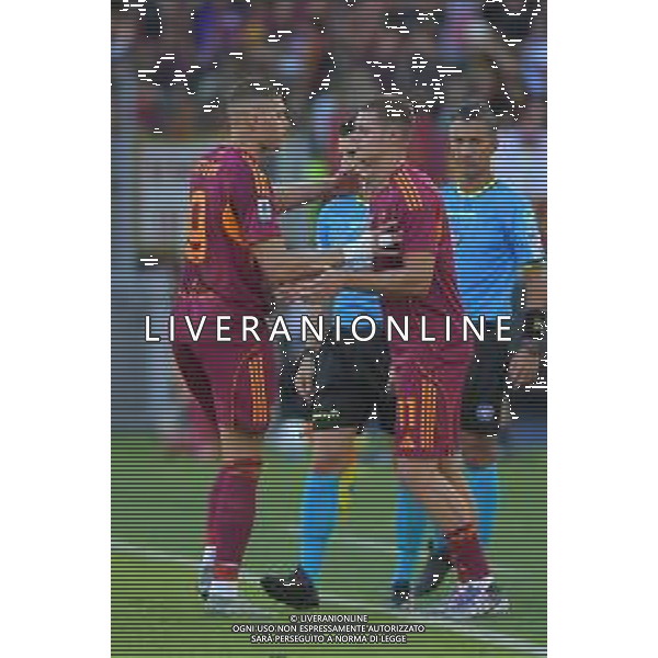 Roma vs Hellas Verona Campionato Serie A Enilive - 5 Giornata Stadio Olimpico - Roma 28-09-2025 nella foto Dovbyk e Ferguson Foto Federico Gaetano - ag Aldo liverani- AGENZIA ALDO LIVERANI SAS