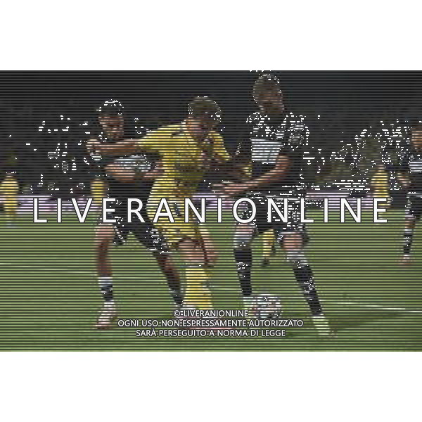 Frosinone vs Cesena Campionato Serie BKT - 6 Giornata Stadio B.Stirpe - Frosinone 30-09-2025 nella foto Vergani tra Zaro e Frabotta Foto Federico Gaetano - ag Aldo liverani ©FEDERICO GAETANO - AGENZIA ALDO LIVERANI SAS