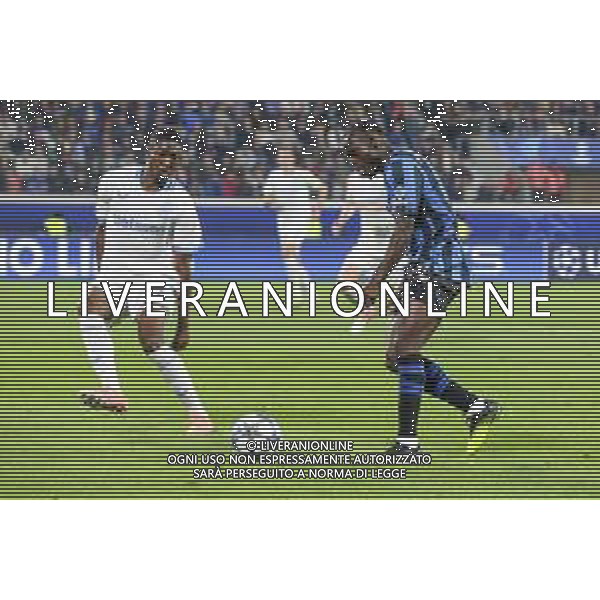Kamal Deen Sulemana "Kamaldeen" of Atalanta BC competes for the ball with Joel Ordóñez of Club Brugge during Atalanta BC vs Club Brugge, Chanpions League 2025-26 League phase, Matchday 2°, game at New Balance Arena in Bergamo (BG), Italy, on September 30, 2025. (Photo by Davide Casentini)- AGENZIA ALDO LIVERANI SAS