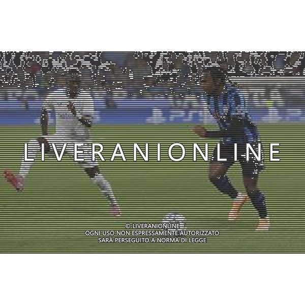 Ademola Lookman of Atalanta BC competes for the ball with Carlos Forbs of Club Brugge during Atalanta BC vs Club Brugge, Chanpions League 2025-26 League phase, Matchday 2°, game at New Balance Arena in Bergamo (BG), Italy, on September 30, 2025. (Photo by Davide Casentini)- AGENZIA ALDO LIVERANI SAS