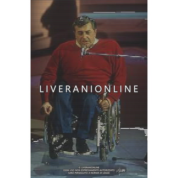 DIAP-RETROSPETTIVA PIERANGELO BERTOLI CANTANTE NELLA FTO PIERANGELO BERTOLI AL FESTIVAL DI SANREMO NELL\'ANNO 1992 AG ALDO LIVERANI SAS