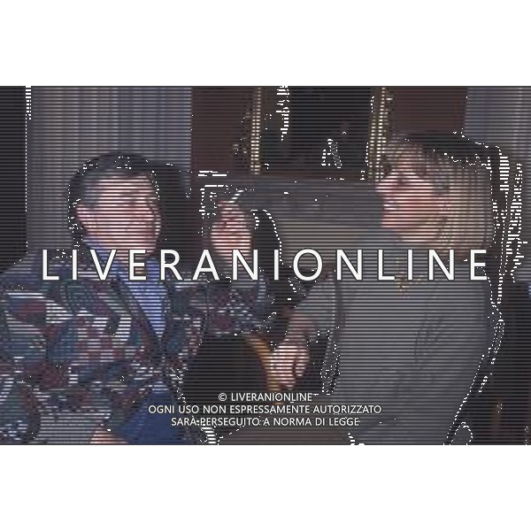 DIAP-RETROSPETTIVA PIERANGELO BERTOLI CANTANTE NELLA FTO PIERANGELO BERTOLI AL FESTIVAL DI SANREMO NELL\'ANNO 1992 CON LA MOGLIE BRUNA PATACCINI AG ALDO LIVERANI SAS