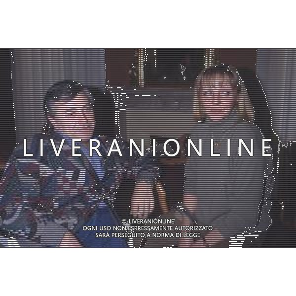 DIAP-RETROSPETTIVA PIERANGELO BERTOLI CANTANTE NELLA FTO PIERANGELO BERTOLI AL FESTIVAL DI SANREMO NELL\'ANNO 1992 CON LA MOGLIE BRUNA PATACCINI AG ALDO LIVERANI SAS