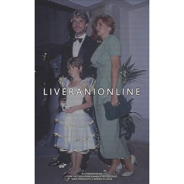 DIAP-RETROSPETTIVA RICKY TOGNAZZI ATTORE NELLA FOTO RICKY TOGNAZZI E SIMONA IZZO A TAORMINA NELL\'ANNO 1991 AG ALDO LIVERANI SAS
