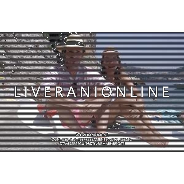 DIAP-RETROSPETTIVA RICKY TOGNAZZI ATTORE NELLA FOTO RICKY TOGNAZZI E SIMONA IZZO A TAORMINA NELL\'ANNO 1991 AG ALDO LIVERANI SAS