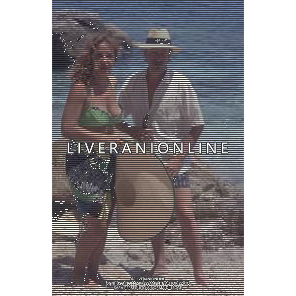 DIAP-RETROSPETTIVA RICKY TOGNAZZI ATTORE NELLA FOTO RICKY TOGNAZZI E SIMONA IZZO A TAORMINA NELL\'ANNO 1991 AG ALDO LIVERANI SAS