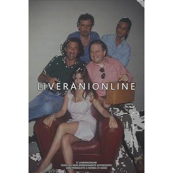 DIAP-RETROSPETTIVA DEBORA CAPRIOGLIO ATTRICE NELLA FOTO DEBORA CAPRIOGLIO NELLA TRASMISSIONE TELEVISIVA “ SAPORE DI MARE “CON LUCA BARBARESCHI-MASSIMO BOLDI E TEO TEOCOLI NELL\'ANNO 1991 A MILANO AG ALDO LIVERANI SAS 