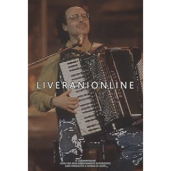 DIAP-RETROSPETTIVA EDUARDO DE CRESCENZO CANTANTE NELLA FOTO EDUARDO DE CRESCENZO A SANREMO NELL\'ANNO 1991 AG ALDO LIVERANI SAS
