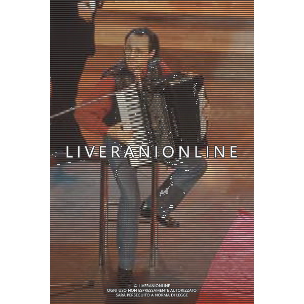 DIAP-RETROSPETTIVA EDUARDO DE CRESCENZO CANTANTE NELLA FOTO EDUARDO DE CRESCENZO A SANREMO NELL\'ANNO 1991 AG ALDO LIVERANI SAS