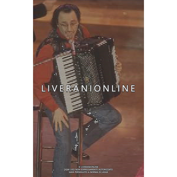 DIAP-RETROSPETTIVA EDUARDO DE CRESCENZO CANTANTE NELLA FOTO EDUARDO DE CRESCENZO A SANREMO NELL\'ANNO 1991 AG ALDO LIVERANI SAS