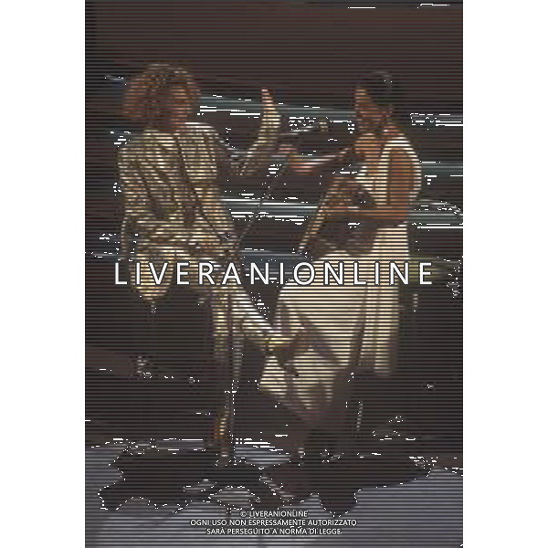 DIAP-RETROSPETTIVA GRAZIA DI MCHELE CANTANTE NELLA FOTO GRAZIA DI MICHELE CON ROSSANNA CASALE A SANREMO NELL\'ANNO 1992 AG ALDO LIVERANI SAS