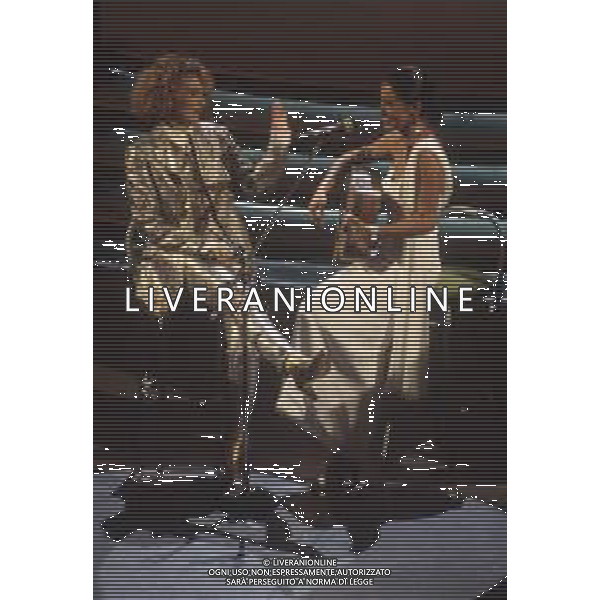 DIAP-RETROSPETTIVA GRAZIA DI MCHELE CANTANTE NELLA FOTO GRAZIA DI MICHELE CON ROSSANNA CASALE A SANREMO NELL\'ANNO 1992 AG ALDO LIVERANI SAS
