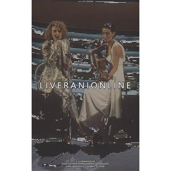 DIAP-RETROSPETTIVA GRAZIA DI MCHELE CANTANTE NELLA FOTO GRAZIA DI MICHELE CON ROSSANNA CASALE A SANREMO NELL\'ANNO 1992 AG ALDO LIVERANI SAS
