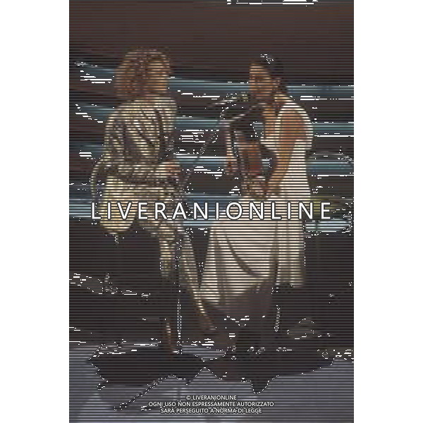 DIAP-RETROSPETTIVA GRAZIA DI MCHELE CANTANTE NELLA FOTO GRAZIA DI MICHELE CON ROSSANNA CASALE A SANREMO NELL\'ANNO 1992 AG ALDO LIVERANI SAS