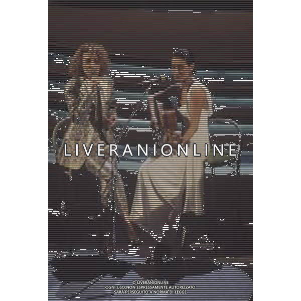 DIAP-RETROSPETTIVA GRAZIA DI MCHELE CANTANTE NELLA FOTO GRAZIA DI MICHELE CON ROSSANNA CASALE A SANREMO NELL\'ANNO 1992 AG ALDO LIVERANI SAS