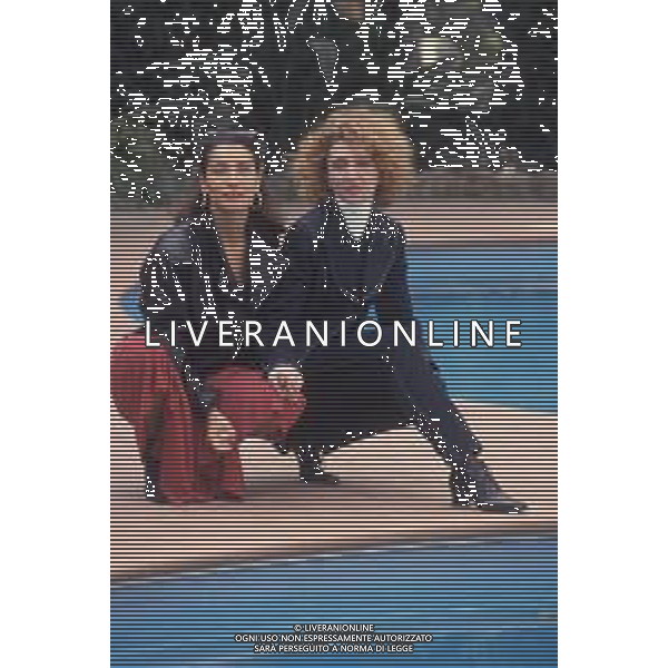 DIAP-RETROSPETTIVA GRAZIA DI MCHELE CANTANTE NELLA FOTO GRAZIA DI MICHELE CON ROSSANNA CASALE A SANREMO NELL\'ANNO 1992 AG ALDO LIVERANI SAS