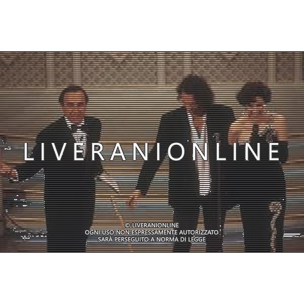 DIAP-RETROSPETTIVA BIAGIO ANTONACCI CANTANTE NELLA FOTO BIAGIO ANTONACCI A SANREMO NELL\'ANNO 1992 CON PIPPO BAUDO AG ALDO LIVERANI SAS