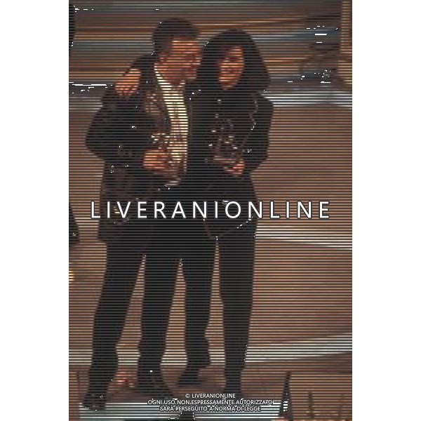 DIAP-RETROSPETTIVA ENRICO RUGGERI CANTANTE NELLA FOTO ENRICO RUGGERI AL FESTIVAL DI SANREMO NELL\'ANNO 1993 CON LAURA PAUSINI AG ALDO LIVERANI SAS