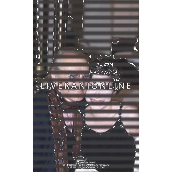 DIAP-RETROSPETTIVA GIORGIO ALBERTAZZI ATTORE NELLA FOTO GIORGIO ALBERTAZZI COM MILLY D\'ABBRACCIO NELL\'ANNO 1992 A MILANO AG ALDO LIVERANI SAS