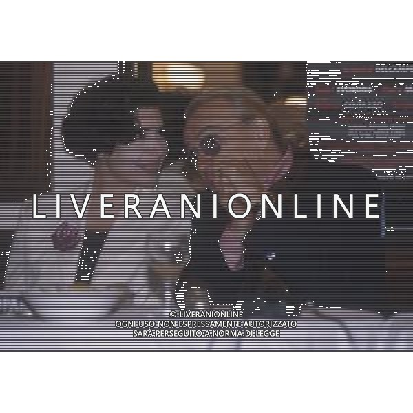 DIAP-RETROSPETTIVA GIORGIO ALBERTAZZI ATTORE NELLA FOTO GIORGIO ALBERTAZZI COM MILLY D\'ABBRACCIO NELL\'ANNO 1992 A MILANO AG ALDO LIVERANI SAS