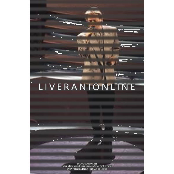 DIAP-RETROSPETTIVA AMEDEO MINGHI CANTANTE NELLA FOTO AMEDEO MINGHI A SANREMO NELL\'ANNO 1992 AG ALDO LIVERANI SAS