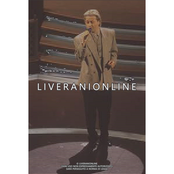 DIAP-RETROSPETTIVA AMEDEO MINGHI CANTANTE NELLA FOTO AMEDEO MINGHI A SANREMO NELL\'ANNO 1992 AG ALDO LIVERANI SAS