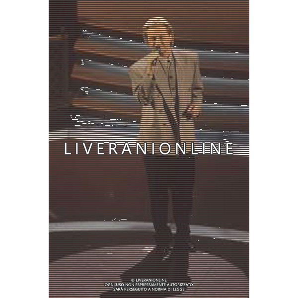 DIAP-RETROSPETTIVA AMEDEO MINGHI CANTANTE NELLA FOTO AMEDEO MINGHI A SANREMO NELL\'ANNO 1992 AG ALDO LIVERANI SAS