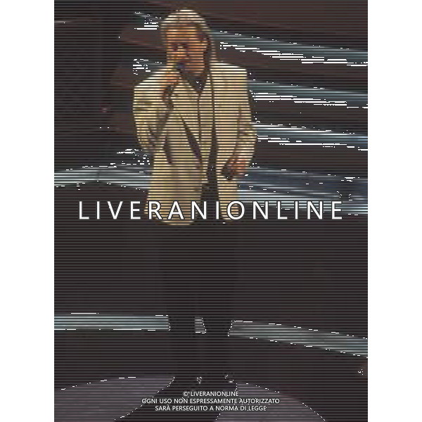 DIAP-RETROSPETTIVA AMEDEO MINGHI CANTANTE NELLA FOTO AMEDEO MINGHI A SANREMO NELL\'ANNO 1992 AG ALDO LIVERANI SAS