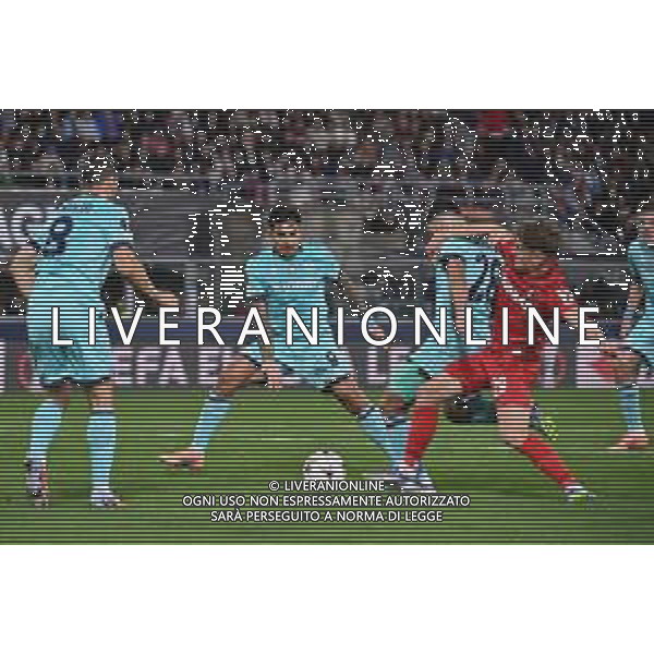 TVRG Bologna vs Friburgo nella foto la conclusione di Nicolo’ Cambiaghi (Bologna) poi ribattuta in rete da Riccardo Orsolini (Bologna) per il gol dell\'1 a 0 Bologna 02-10-2025 Stadio Renato Dall\'Ara Bologna vs Friburgo UEFA Europa League fase a girone unico - 2a giornata foto Roberto Garavaglia/Agenzia Aldo Liverani sas