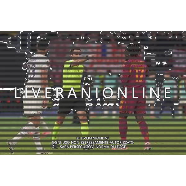 Roma vs Lille Europa League - 2 Giornata Stadio Olimpico - Roma 02-10-2025 nella foto l’arbitro Lambrechts concede il rigore alla Roma Foto Federico Gaetano - ag Aldo liverani ©FEDERICO GAETANO - AGENZIA ALDO LIVERANI SAS