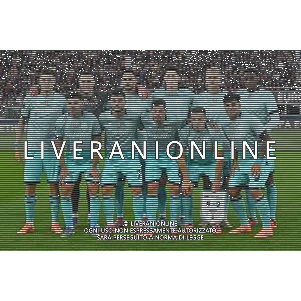 TVRG Bologna vs Friburgo nella foto formazione Bologna, in piedi da SX Emil Holm (Bologna), Lukasz Skorupski (Bologna), Charalampos Lykogiannis (Bologna), Martin Vitik (Bologna), Jens Odgaard (Bologna) e Jhon Lucumi Bonilla (Bologna); in basso da SX Nicolò Cambiaghi (Bologna), Riccardo Orsolini (Bologna), Remo Freuler (Bologna), Lewis Ferguson (Bologna) e Santiago Castro (Bologna) Bologna 02-10-2025 Stadio Renato Dall\'Ara Bologna vs Friburgo UEFA Europa League fase a girone unico - 2a giornata foto Roberto Garavaglia/Agenzia Aldo Liverani sas