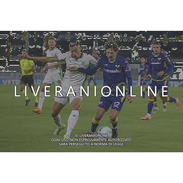 Domagoj Bradaric of Hellas Verona FC competes for the ball with Jay Idzes of US Sassuolo during Hellas Verona FC vs US Sassuolo, 6° Serie A Enilive 2025-26 game at Marcantonio Bentegodi stadium in Verona (VR), Italy, on October 03, 2025. (Photo by Davide Casentini) AG ALDO LIVERANI SAS
