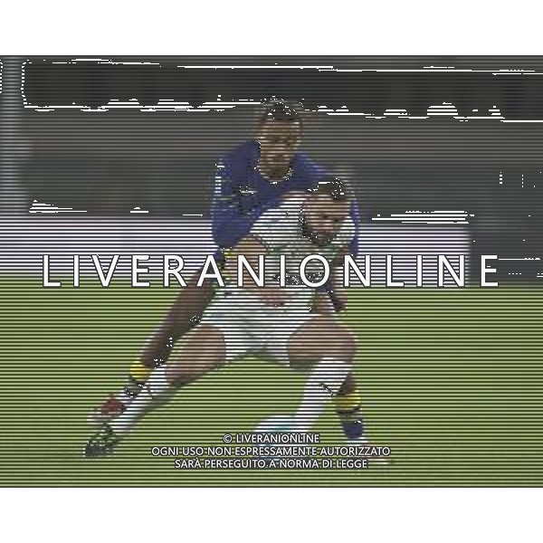 Sebastian Walukiewicz of US Sassuolo battle for the ball with Antoine Joseph Bernède of Hellas Verona FC during Hellas Verona FC vs US Sassuolo, 6° Serie A Enilive 2025-26 game at Marcantonio Bentegodi stadium in Verona (VR), Italy, on October 03, 2025. (Photo by Davide Casentini) AG ALDO LIVERANI SAS