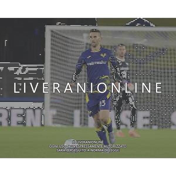 Roberto Gagliardini of Hellas Verona FC play the ball during Hellas Verona FC vs US Sassuolo, 6° Serie A Enilive 2025-26 game at Marcantonio Bentegodi stadium in Verona (VR), Italy, on October 03, 2025. (Photo by Davide Casentini) AG ALDO LIVERANI SAS