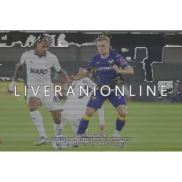 Aster Vranckx of US Sassuolo competes for the ball with Martin Frese of Hellas Verona FC during Hellas Verona FC vs US Sassuolo, 6° Serie A Enilive 2025-26 game at Marcantonio Bentegodi stadium in Verona (VR), Italy, on October 03, 2025. (Photo by Davide Casentini) AG ALDO LIVERANI SAS