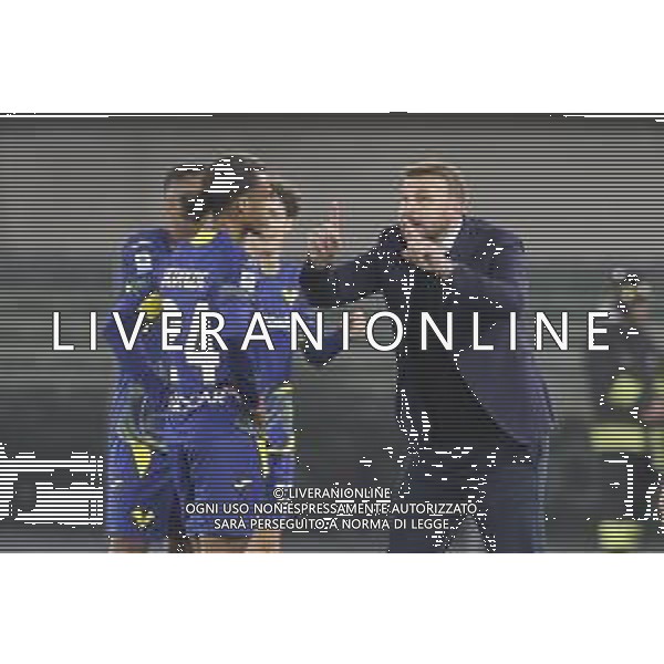 Paolo Zanetti Head Coach of Hellas Verona FC speaks to Hellas Verona players during Hellas Verona FC vs US Sassuolo, 6° Serie A Enilive 2025-26 game at Marcantonio Bentegodi stadium in Verona (VR), Italy, on October 03, 2025. (Photo by Davide Casentini) AG ALDO LIVERANI SAS