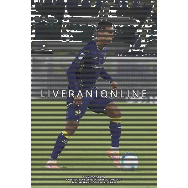 Giovane Santana do Nascimiento of Hellas Verona FC play the ball during Hellas Verona FC vs US Sassuolo, 6° Serie A Enilive 2025-26 game at Marcantonio Bentegodi stadium in Verona (VR), Italy, on October 03, 2025. (Photo by Davide Casentini) AG ALDO LIVERANI SAS