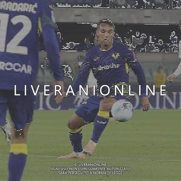 Giovane Santana do Nascimiento of Hellas Verona FC play the ball during Hellas Verona FC vs US Sassuolo, 6° Serie A Enilive 2025-26 game at Marcantonio Bentegodi stadium in Verona (VR), Italy, on October 03, 2025. (Photo by Davide Casentini) AG ALDO LIVERANI SAS