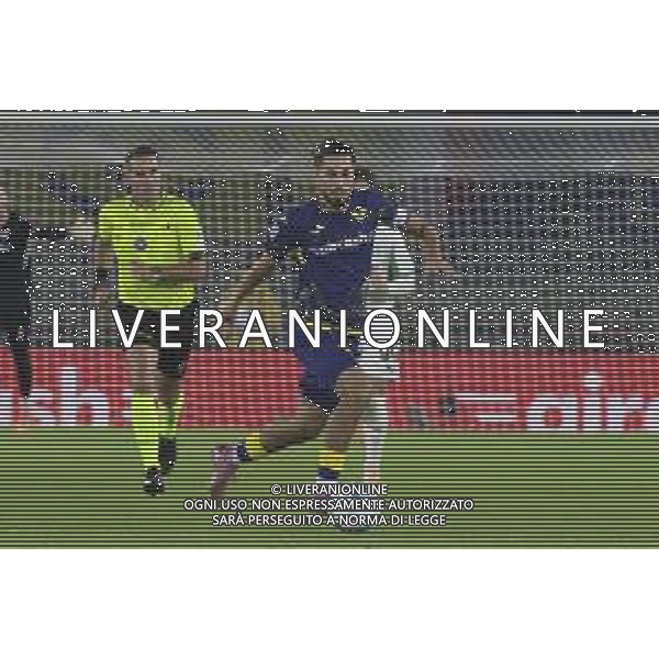 Suat Serdar of Hellas Verona FC play the ball during Hellas Verona FC vs US Sassuolo, 6° Serie A Enilive 2025-26 game at Marcantonio Bentegodi stadium in Verona (VR), Italy, on October 03, 2025. (Photo by Davide Casentini)- AGENZIA ALDO LIVERANI SAS