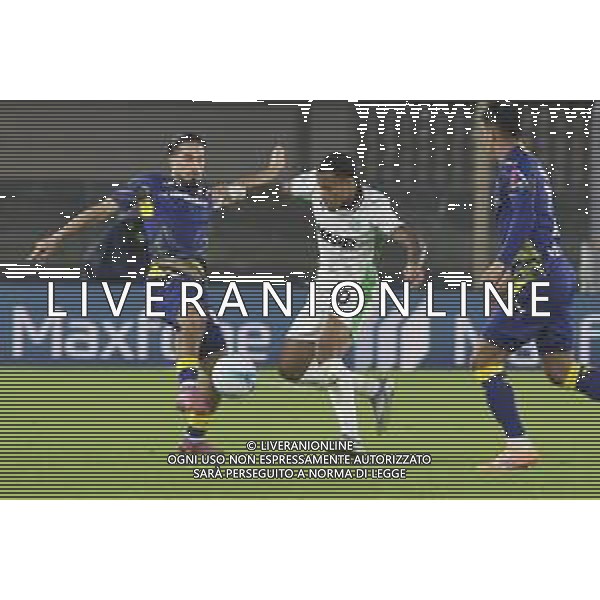 Aster Vranckx of US Sassuolo battle for the ball with Suat Serdar of Hellas Verona FC during Hellas Verona FC vs US Sassuolo, 6° Serie A Enilive 2025-26 game at Marcantonio Bentegodi stadium in Verona (VR), Italy, on October 03, 2025. (Photo by Davide Casentini)- AGENZIA ALDO LIVERANI SAS