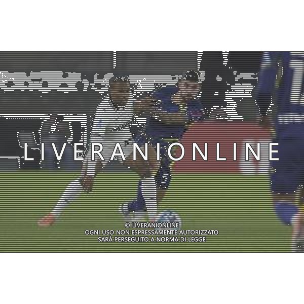 Armand Gaetan Laurienté of US Sassuolo battle for the ball with Unai Nunez of Hellas Verona FC during Hellas Verona FC vs US Sassuolo, 6° Serie A Enilive 2025-26 game at Marcantonio Bentegodi stadium in Verona (VR), Italy, on October 03, 2025. (Photo by Davide Casentini)- AGENZIA ALDO LIVERANI SAS