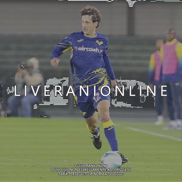 Domagoj Bradaric of Hellas Verona FC play the ball during Hellas Verona FC vs US Sassuolo, 6° Serie A Enilive 2025-26 game at Marcantonio Bentegodi stadium in Verona (VR), Italy, on October 03, 2025. (Photo by Davide Casentini)- AGENZIA ALDO LIVERANI SAS