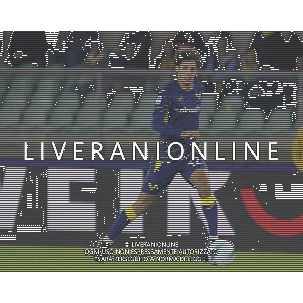 Domagoj Bradaric of Hellas Verona FC play the ball during Hellas Verona FC vs US Sassuolo, 6° Serie A Enilive 2025-26 game at Marcantonio Bentegodi stadium in Verona (VR), Italy, on October 03, 2025. (Photo by Davide Casentini)- AGENZIA ALDO LIVERANI SAS