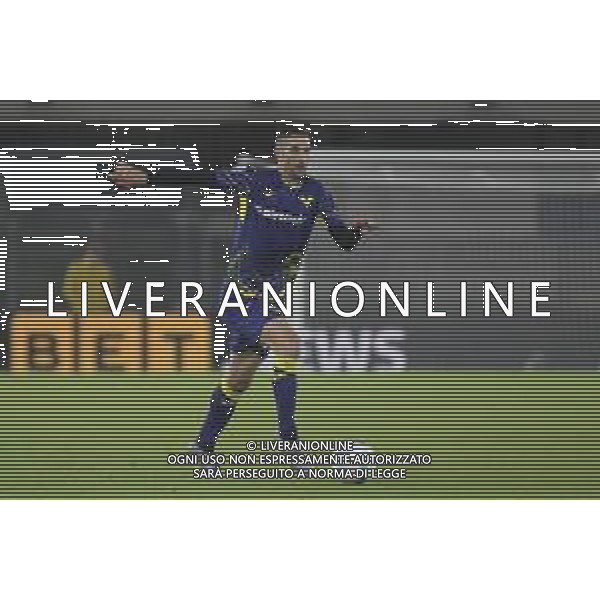 Roberto Gagliardini of Hellas Verona FC play the ball during Hellas Verona FC vs US Sassuolo, 6° Serie A Enilive 2025-26 game at Marcantonio Bentegodi stadium in Verona (VR), Italy, on October 03, 2025. (Photo by Davide Casentini)- AGENZIA ALDO LIVERANI SAS