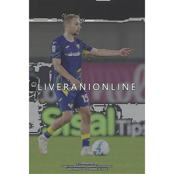 Victor Nelsson of Hellas Verona FC play the ball and gestures during Hellas Verona FC vs US Sassuolo, 6° Serie A Enilive 2025-26 game at Marcantonio Bentegodi stadium in Verona (VR), Italy, on October 03, 2025. (Photo by Davide Casentini)- AGENZIA ALDO LIVERANI SAS