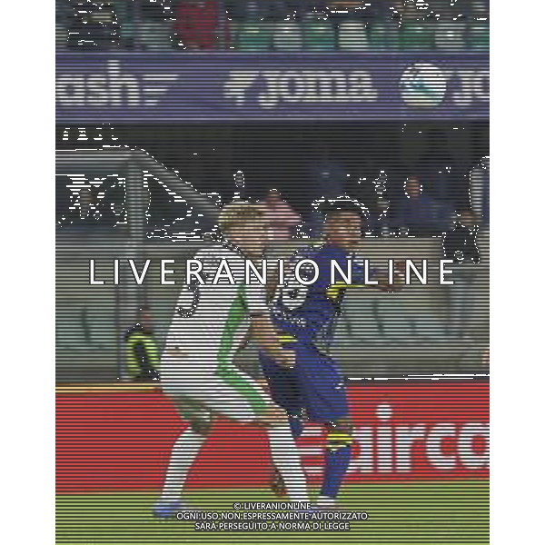 Gift Orban of Hellas Verona FC battle for the ball with Josh Thomas Doig of US Sassuolo during Hellas Verona FC vs US Sassuolo, 6° Serie A Enilive 2025-26 game at Marcantonio Bentegodi stadium in Verona (VR), Italy, on October 03, 2025. (Photo by Davide Casentini)- AGENZIA ALDO LIVERANI SAS