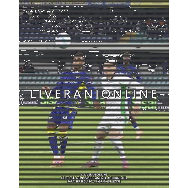Amin Sarr of Hellas Verona FC competes for the ball with Tarik Muharemovic of US Sassuolo during Hellas Verona FC vs US Sassuolo, 6° Serie A Enilive 2025-26 game at Marcantonio Bentegodi stadium in Verona (VR), Italy, on October 03, 2025. (Photo by Davide Casentini)- AGENZIA ALDO LIVERANI SAS