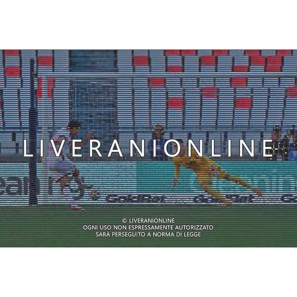 TVEM October 04, 2025 Bari, Italy - SSC Bari vs Padova Calcio - Italian Soccer Serie B 2025/2026 - San Nicola Stadium. In the pic: Gabriele Moncini of SSC Bari score the goal on penalty ©TVEM Emmanuele Mastrodonato - AGENZIA ALDO LIVERANI SAS